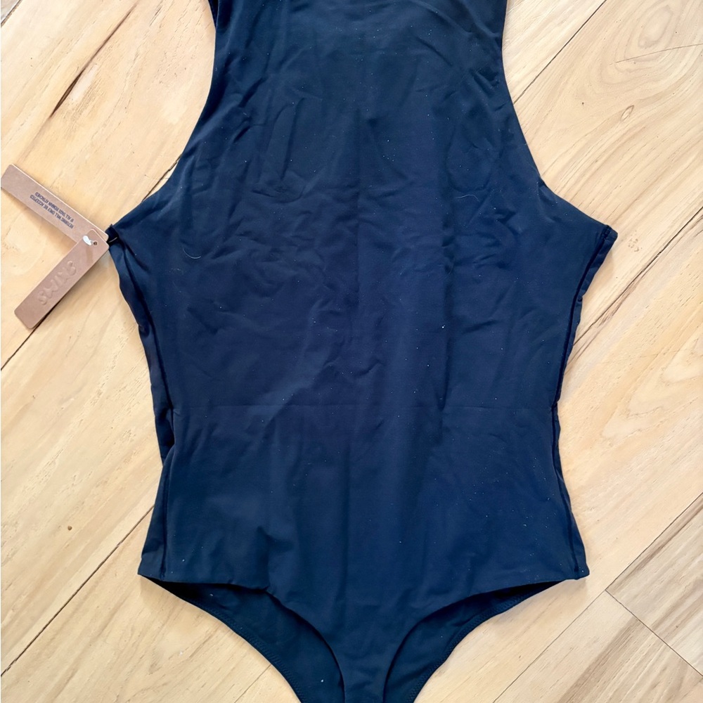 SKIMS Black Scoop Neck Bodysuit - Picture 2 of 4